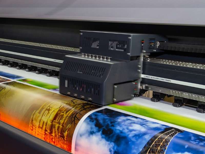 Peluang dan Tantangan Bisnis Flatbed Printing untuk Pengusaha